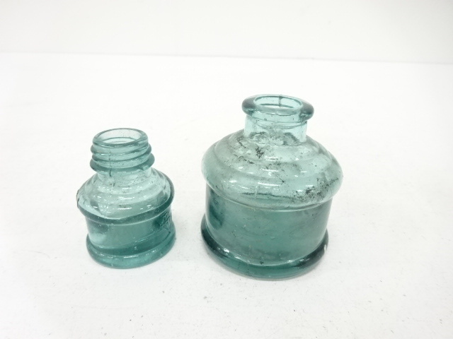 プレスガラス　小瓶　2点